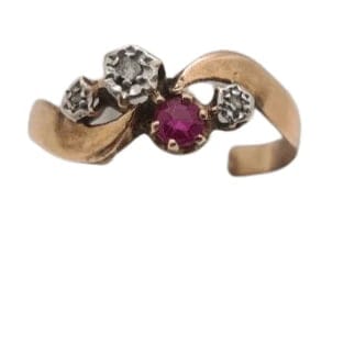 Bague 55 Bague en or jaune, rubis et diamants 58 Facettes