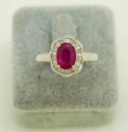 Bague 54 Bague en Or blanc, rubis et de diamants 58 Facettes