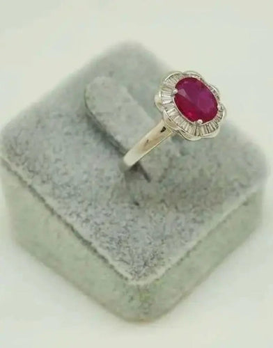 Bague 54 Bague en Or blanc, rubis et de diamants 58 Facettes