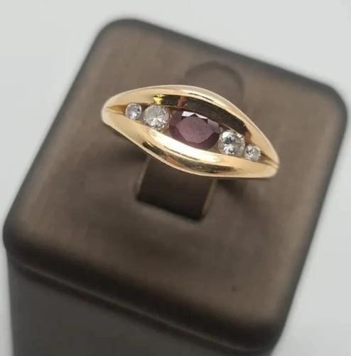Bague 50 Bague en or jaune, rubis et diamants 58 Facettes