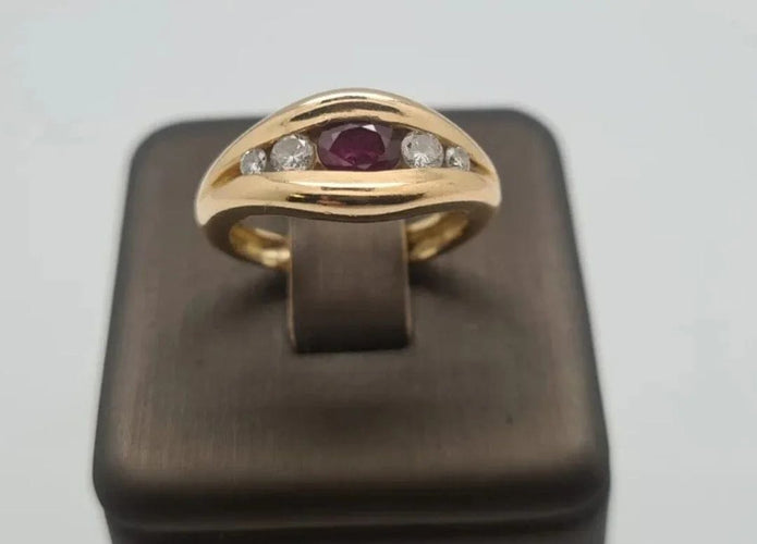 Bague 50 Bague en or jaune, rubis et diamants 58 Facettes