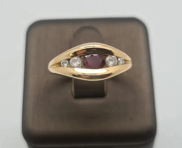 Bague 50 Bague en or jaune, rubis et diamants 58 Facettes