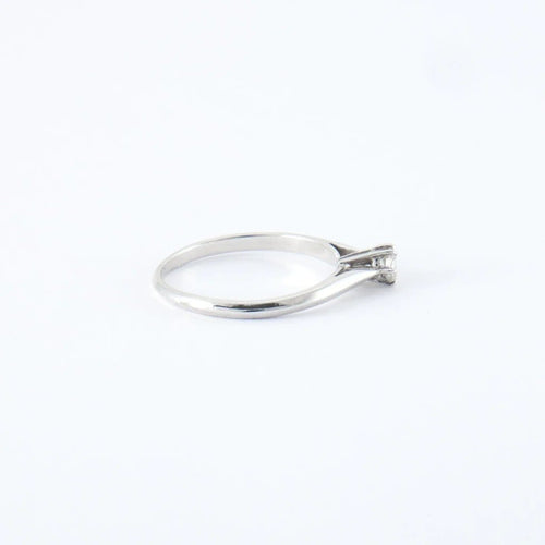 Bague 49 Bague en or blanc 18 ct et diamants 58 Facettes