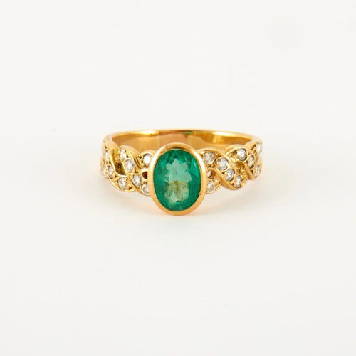Bague 55 Bague en or jaune 18 ct, diamants et émeraude 58 Facettes