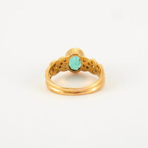 Bague 55 Bague en or jaune 18 ct, diamants et émeraude 58 Facettes