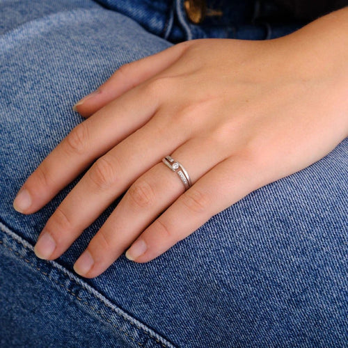 Bague 52 Bague en or blanc et diamants 58 Facettes
