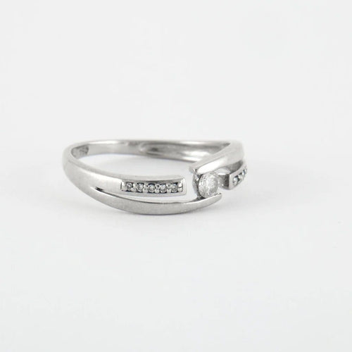 Bague 52 Bague en or blanc et diamants 58 Facettes