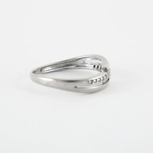 Bague 52 Bague en or blanc et diamants 58 Facettes