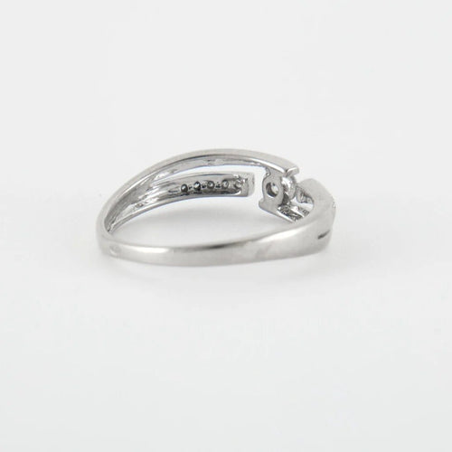 Bague 52 Bague en or blanc et diamants 58 Facettes