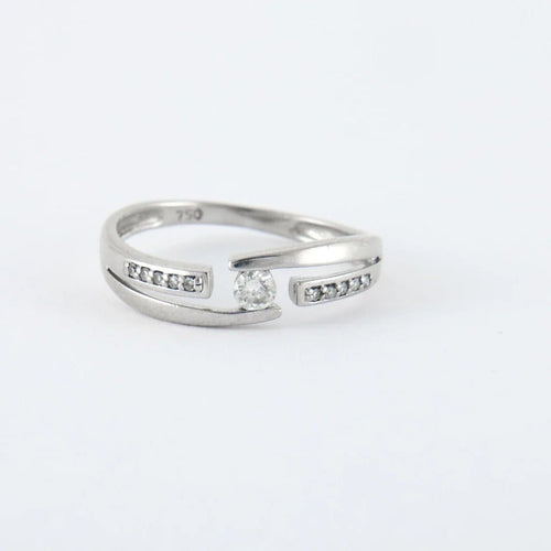 Bague 52 Bague en or blanc et diamants 58 Facettes