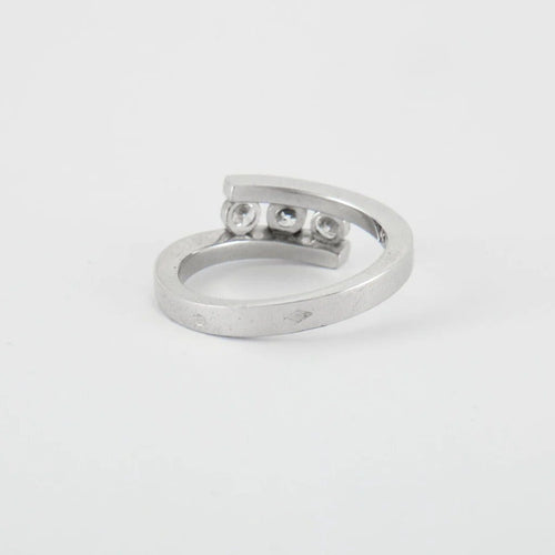 Bague 54 Bague trilogie en or blanc et diamants 58 Facettes