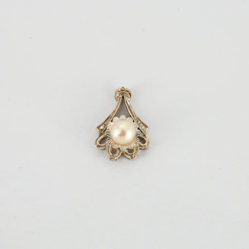 Pendentif Pendentif en or blanc et perle de culture 58 Facettes