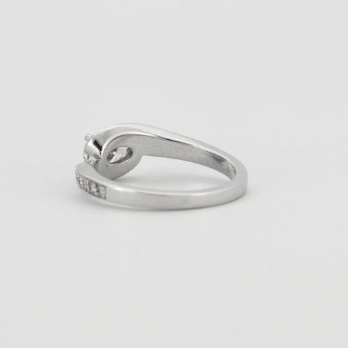 Bague 50.5 Bague en or blanc 18 carats et diamants 58 Facettes