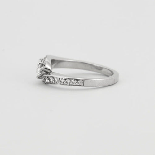 Bague 50.5 Bague en or blanc 18 carats et diamants 58 Facettes