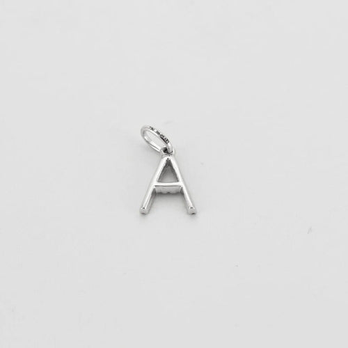 Pendentif Pendentif « A » en or blanc 18 carats et diamants 58 Facettes