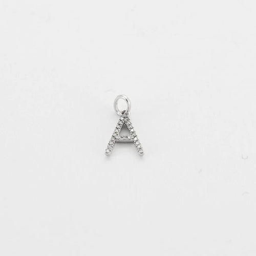 Pendentif Pendentif « A » en or blanc 18 carats et diamants 58 Facettes