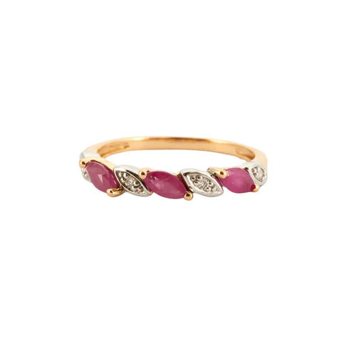 Bague 53 Bague en or jaune, rubis et diamants 58 Facettes