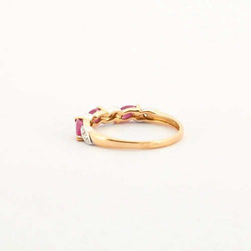 Bague 53 Bague en or jaune, rubis et diamants 58 Facettes