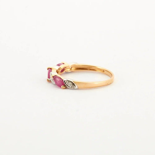 Bague 53 Bague en or jaune, rubis et diamants 58 Facettes