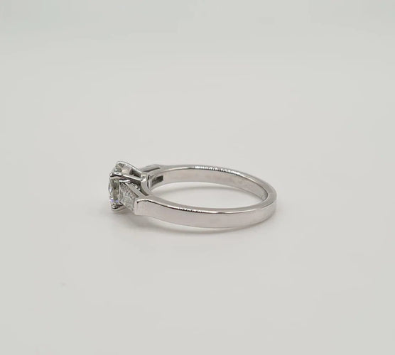 Bague 49.5 Bague en or blanc, diamant naturel et diamants baguette 58 Facettes