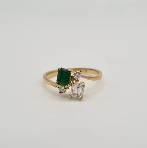 Bague 49.5 Bague en or jaune 18 carats, émeraude et diamants 58 Facettes