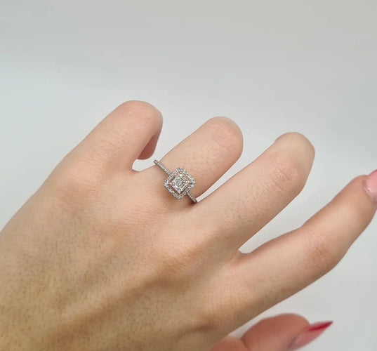 Bague 53 Bague en or blanc sertie de diamants baguettes 58 Facettes