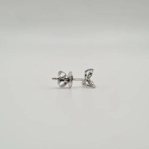 Boucles d'oreilles Boucles d'oreilles fleurs en or blanc et diamants 58 Facettes