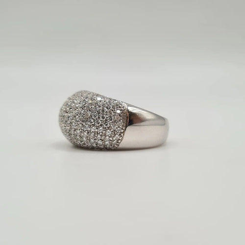 Bague 54.5 Bague bombée en or blanc et diamants 58 Facettes