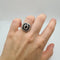 Bague 54 Bague en or jaune, saphirs et diamants 58 Facettes