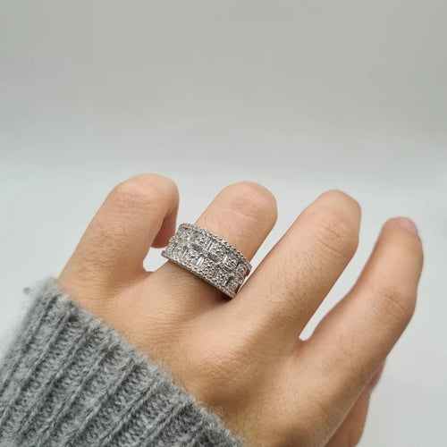 Bague 53 Bague en or blanc et diamants baguette et ronds 58 Facettes