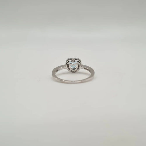 Bague 52 Bague cœur en or blanc, topaze bleue et diamants 58 Facettes