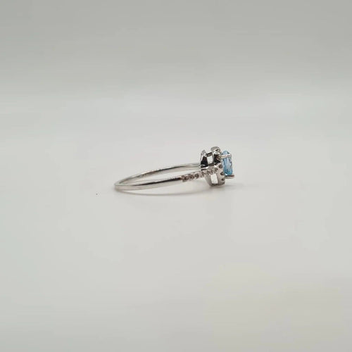 Bague 52 Bague cœur en or blanc, topaze bleue et diamants 58 Facettes