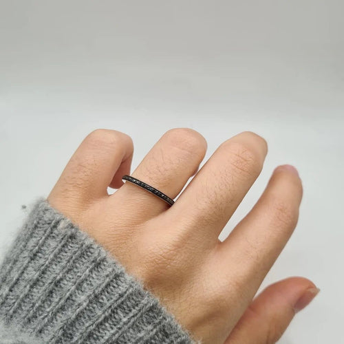 Bague 53 Demi-alliance - Bague en or blanc et diamants noirs 58 Facettes