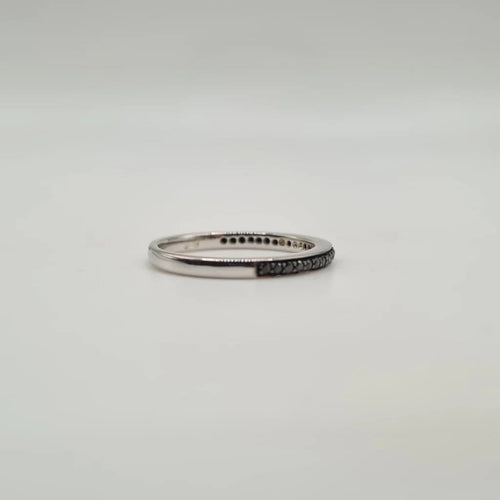 Bague 53 Demi-alliance - Bague en or blanc et diamants noirs 58 Facettes