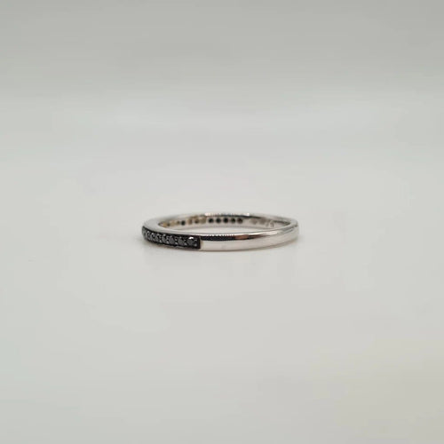 Bague 53 Demi-alliance - Bague en or blanc et diamants noirs 58 Facettes