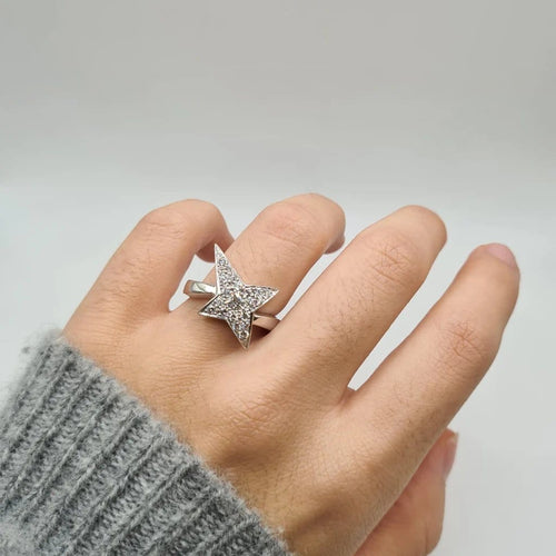 Bague 54 Bague étoile en or blanc et diamants 58 Facettes