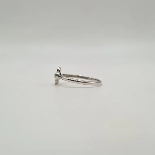 Bague 54 Bague fleur en or blanc 18 carats et diamant 58 Facettes