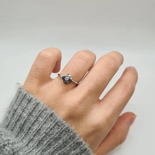 Bague 54 Bague fleur en or blanc 18 carats et diamant 58 Facettes