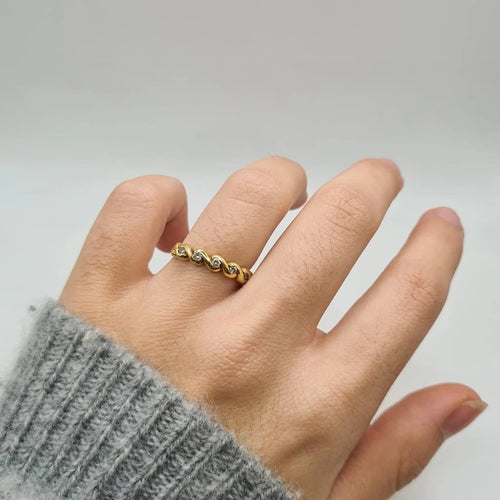 Bague 55 Demi-alliance en or jaune 18 carats et diamants 58 Facettes