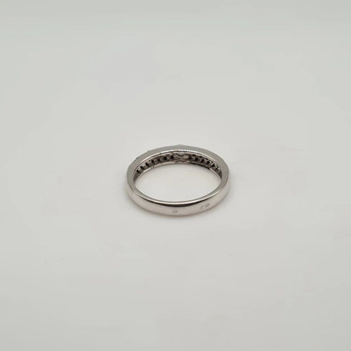 Bague 54 Bague en or blanc et diamants blancs et noirs 58 Facettes