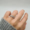 Bague 53 Demi-alliance en or blanc 18 carats et diamants 58 Facettes