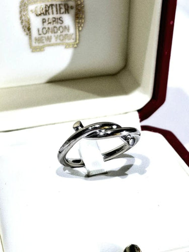 Bague 56 Cartier Entrelacés - Bague en or blanc 750 58 Facettes