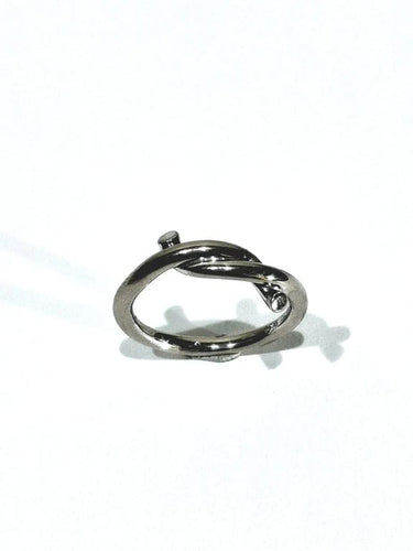 Bague 56 Cartier Entrelacés - Bague en or blanc 750 58 Facettes