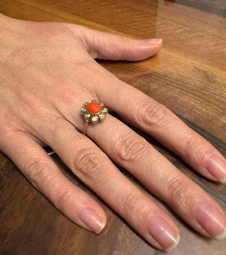 Bague 58 Bague en or jaune 18 carats, diamants et corail rouge 58 Facettes