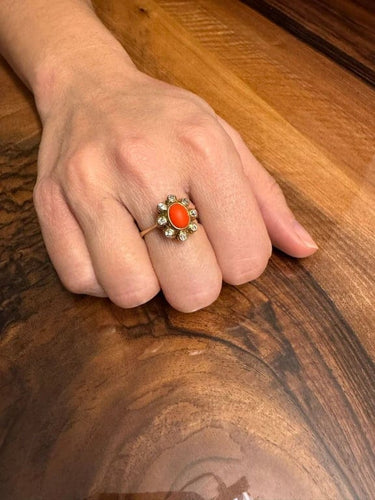 Bague 58 Bague en or jaune 18 carats avec diamants et corail rouge 58 Facettes