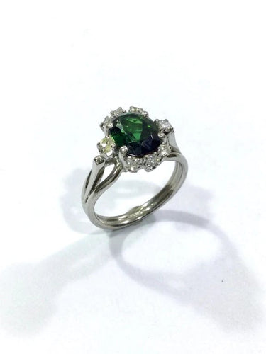 Bague 52 Bague en or blanc 18 carats avec diamants et pierre verte synthétique 58 Facettes
