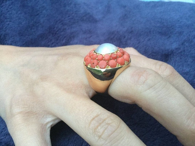 Bague 50.5 Bague en or jaune 18 carats avec perle et corail 58 Facettes 626374
