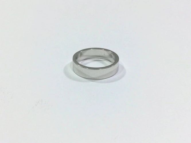 Bague 47.5 Alliance large en or blanc 18 carats 58 Facettes