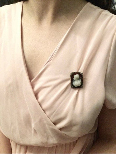 Broche Broche camée sur cornaline en or rose et diamants 58 Facettes 948824