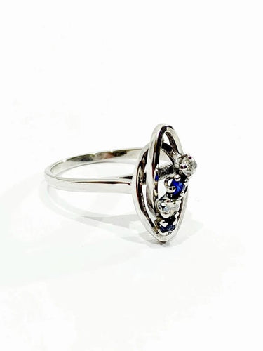 Bague 52 Bague en or blanc 18 carats avec diamants et saphirs 58 Facettes 1694/1